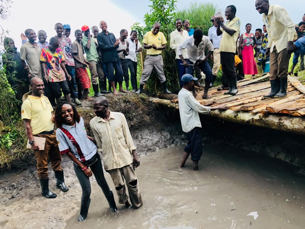 Bridging communities and conserving wildlife